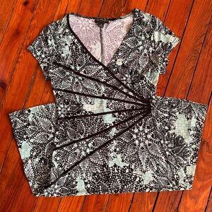 Retro Fit & Flare V-Neck Knee Length Dress Size 12